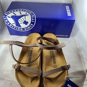 NWT Women's Birkenstock Daloa - Size 39